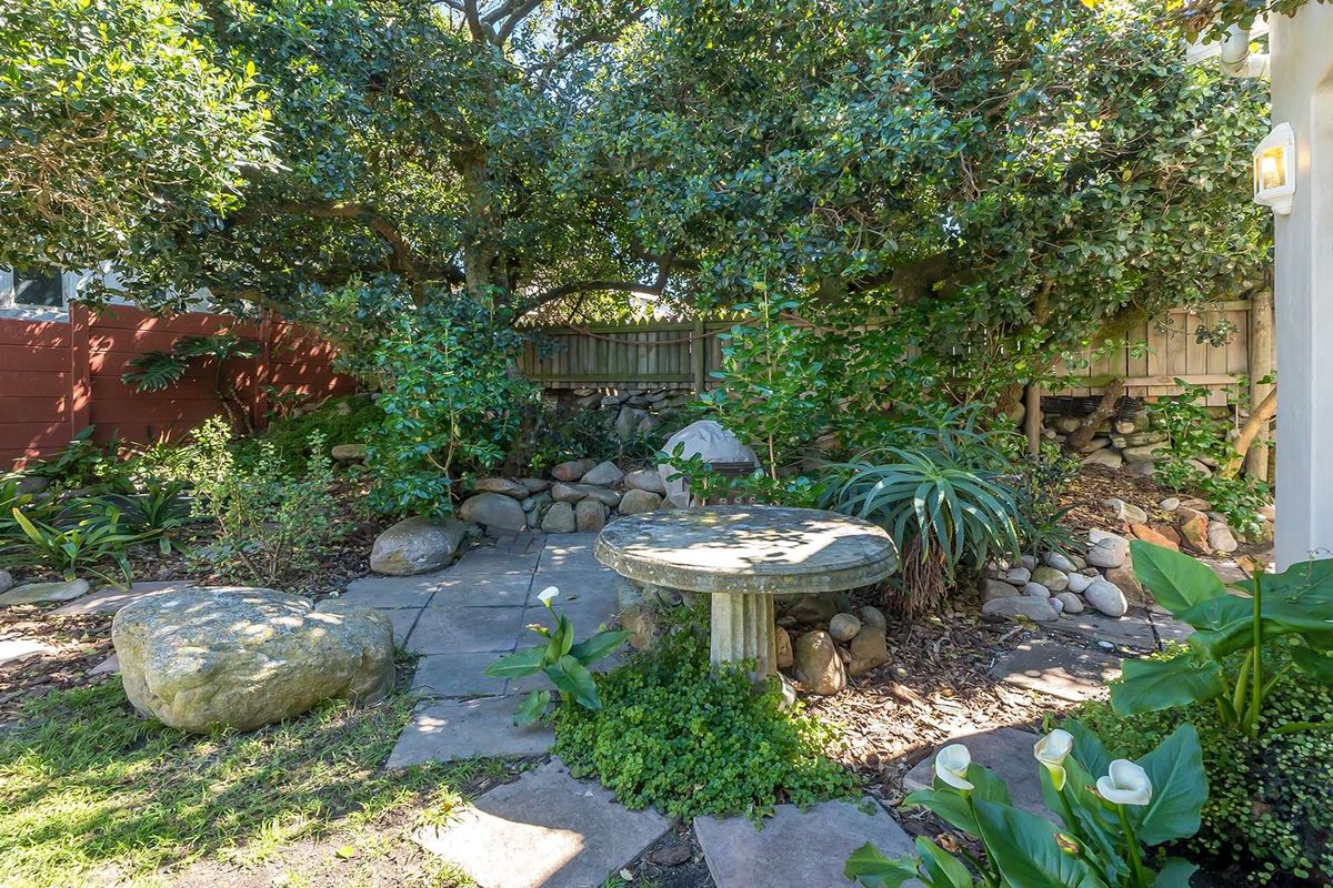 3 Bedroom Coastal Gem - Photo 4