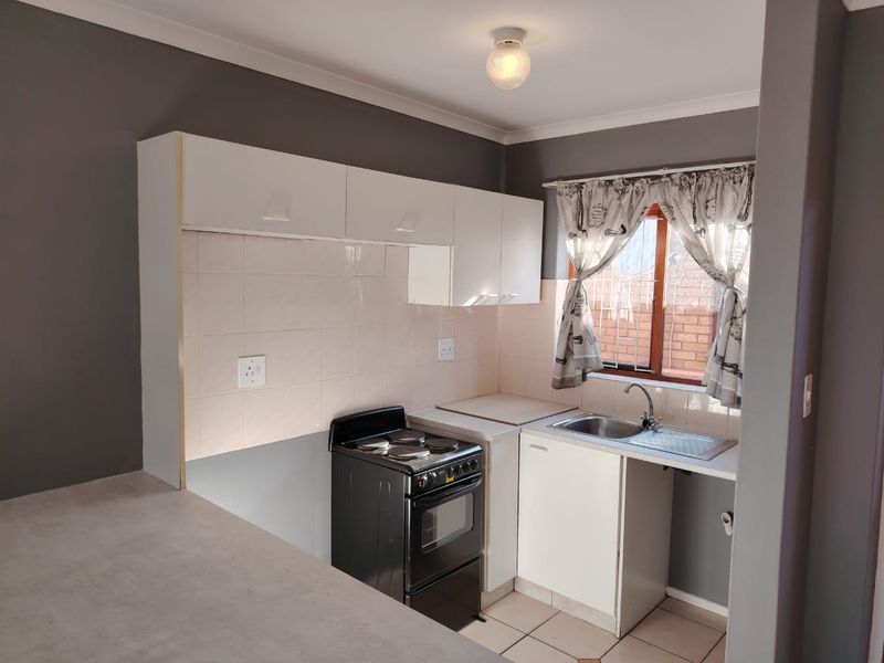 Two bedroom apartment For Rent in Brackenfell - Photo 2