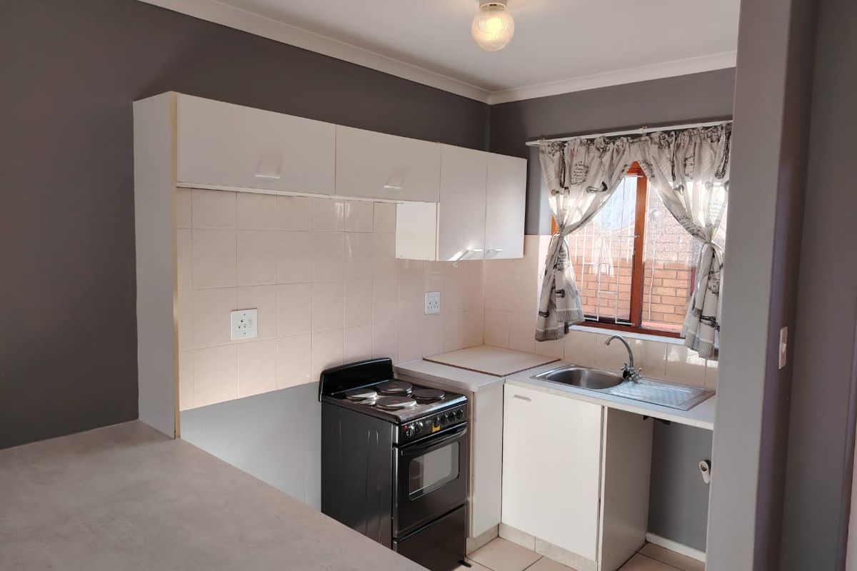 Two bedroom apartment For Rent in Brackenfell - Photo 2