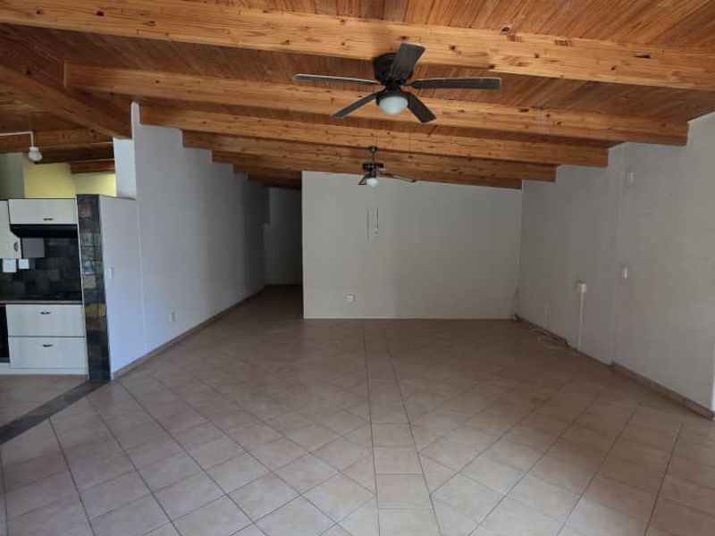 Massive 4-bedroom, 3-bathroom house for sale in Henties Bay Noord Buin - Photo 10