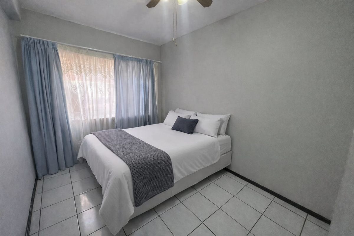 Cozy, north facing, ground-floor unit with garden access - Photo 3