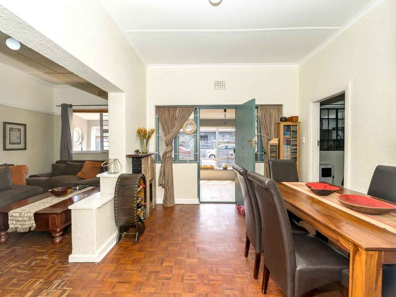 Beautiful Family Home with Separate Cottage in Wynberg Village - Photo 9
