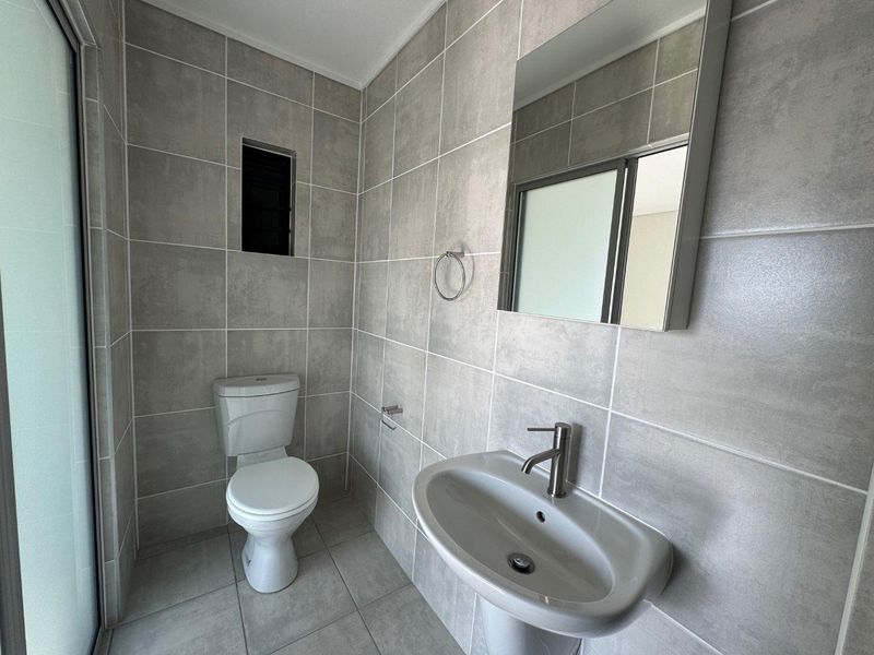 Modern Ground Floor Apartment with Private Garden - Photo 7