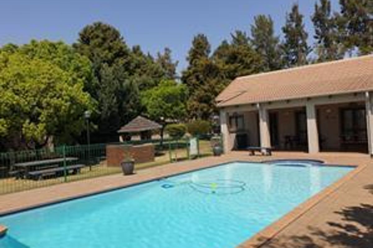 UNFURNISHED 2 BEDROOM GARDEN APARTMENT - Photo 5