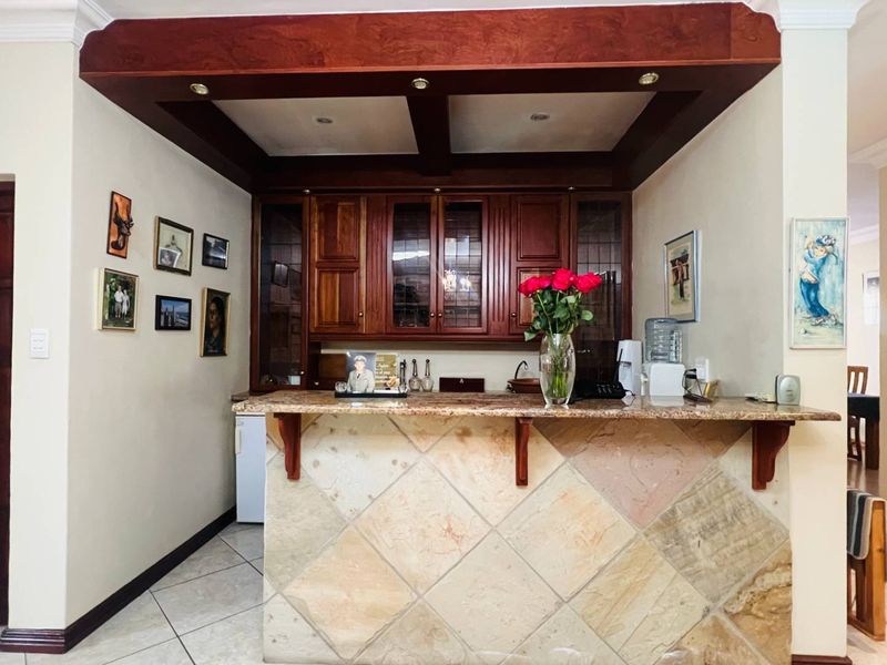 A Rare Midstream Gem - Immaculate, Freshly Painted Family Home | 3 Bedrooms | 1 Study | 3 Bathrooms | Midstream Estate - Photo 3