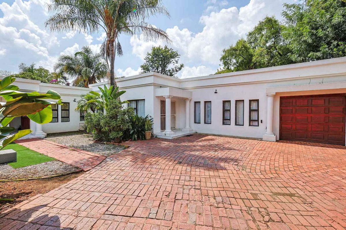 Prime Waterkloof Ridge Living with Space, Potential & Prestige - Photo 2