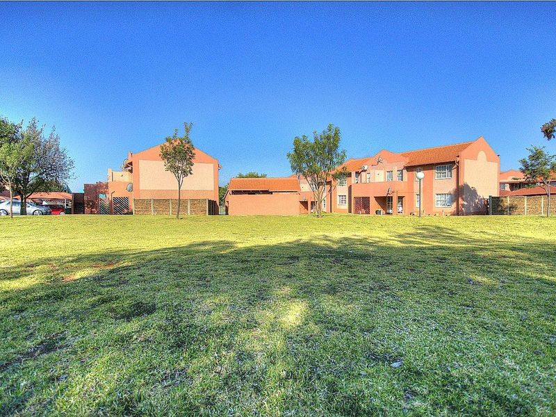 2 bedroom Ground floor unit! - Photo 2