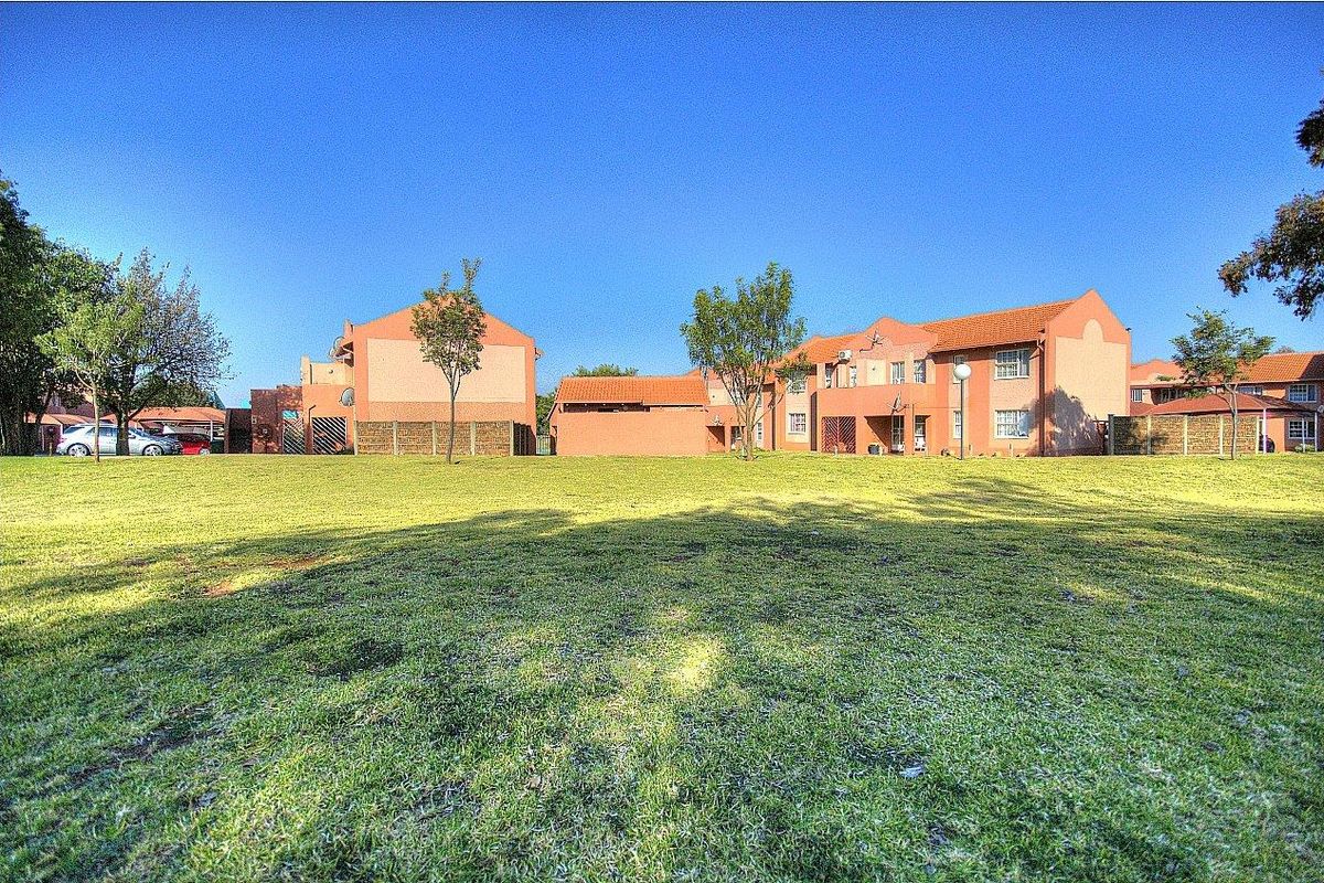 2 bedroom Ground floor unit! - Photo 2