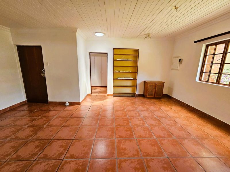 Spacious Garden Cottage with Exceptional Living Space (Please note: this unit is strictly for one person only.) - Photo 8