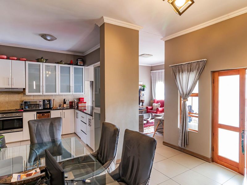 Spacious, Stylish & Designed for Living – Your Dream Home Awaits - Photo 5