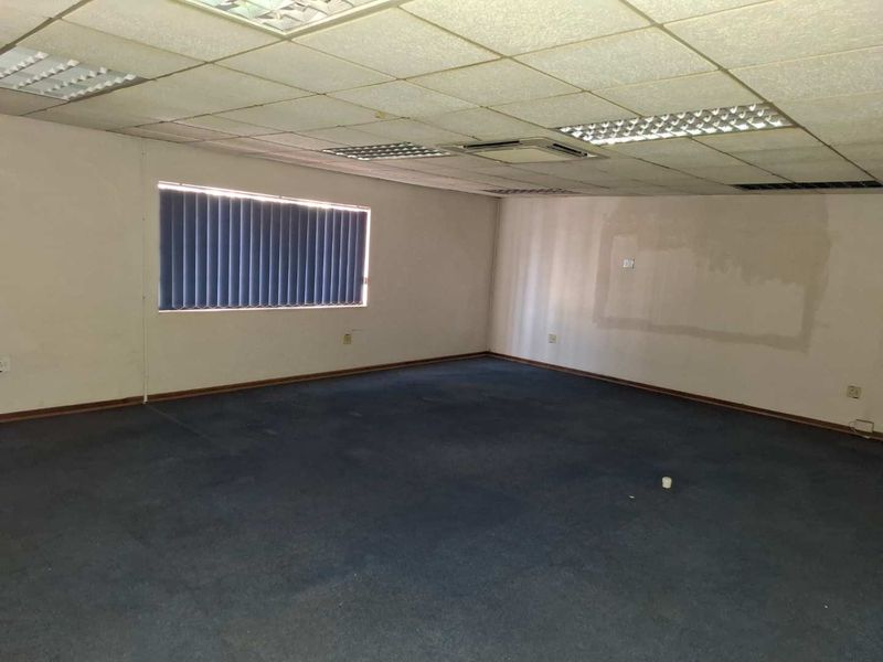 LARGE INDUSTRIAL PROPERTY WITH ENOUGH SQUARE METRES UNDER ROOF - Photo 4