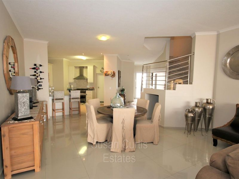 MODERN SEAFRONT TOWNHOUSE - Photo 8