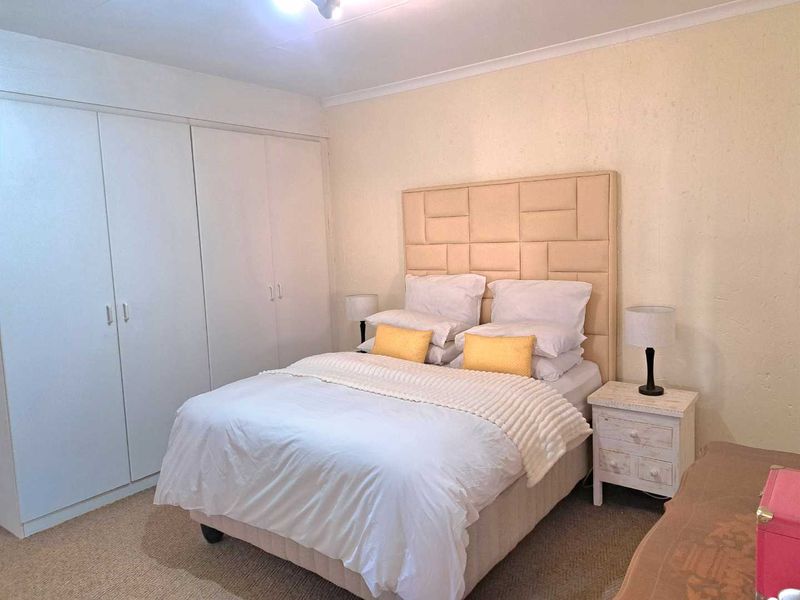 4 Bedroom Home for Sale in Ravenswood - Photo 8