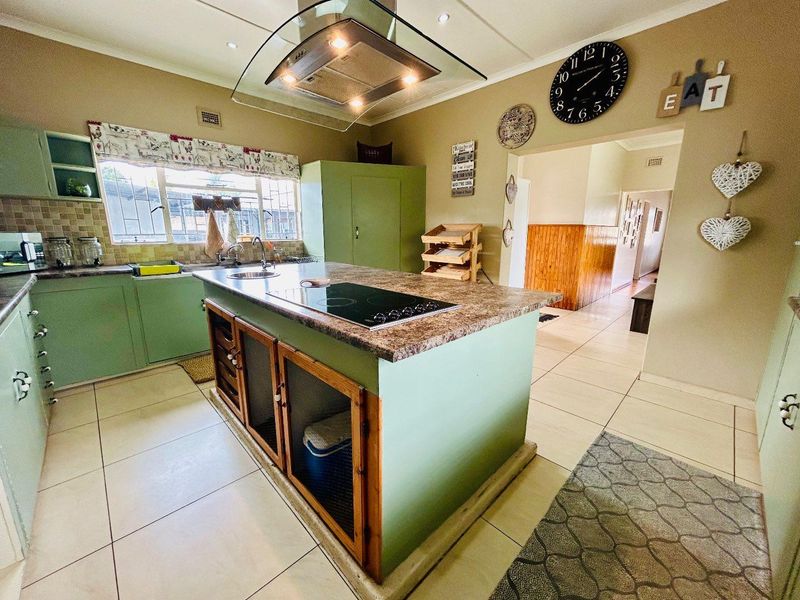 4 bedroom house with 2 flatlets to buy - Photo 3