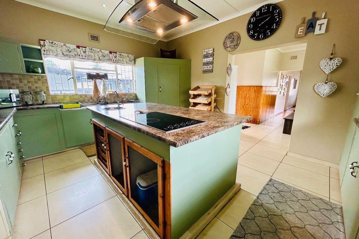 4 bedroom house with 2 flatlets to buy - Photo 3