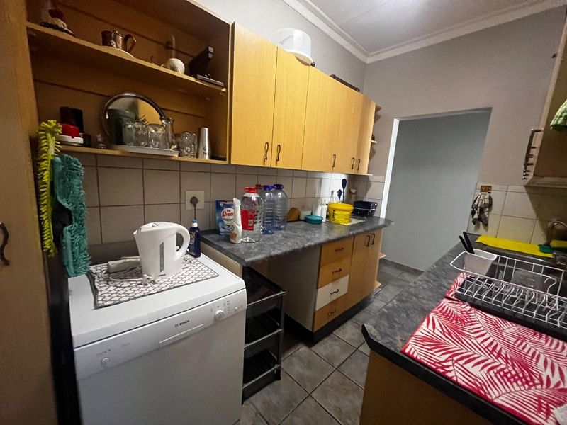 Beautiful older Pioneerspark house for sale - Photo 10