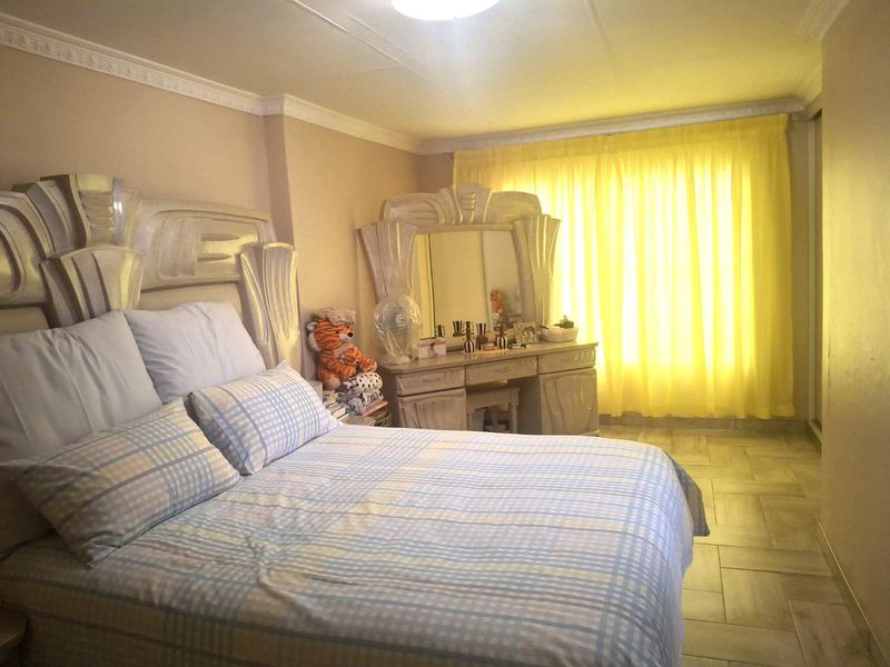 A  Beautiful, spacious, Neat Modern Home in a Sought after  Area in Ennerdale - Photo 8