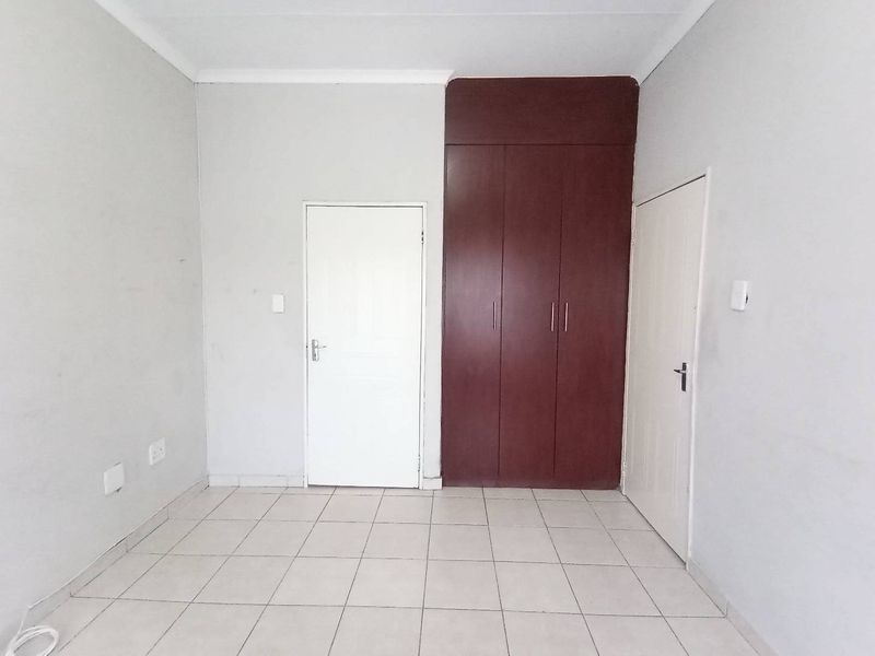 1 Bed Apartment to rent in Norkem Park. - Photo 5