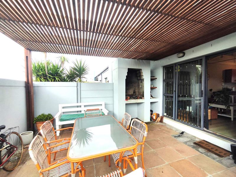 Neat 2 bedroom home in popular security complex - Photo 6