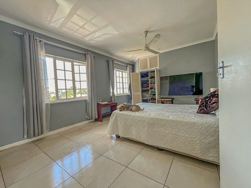 Massive home in sought after Glen Hills with magnificent inland views! - Photo 9