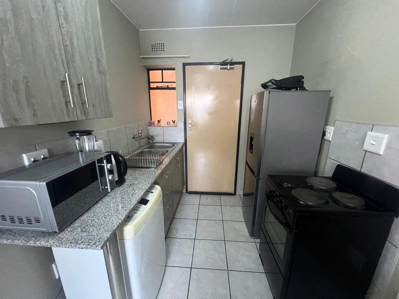 VERY NEAT GROUND FLOOR UNIT - Photo 3