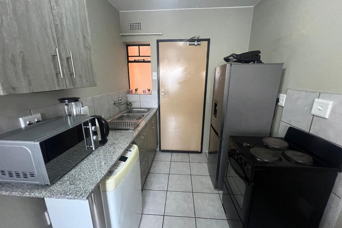 VERY NEAT GROUND FLOOR UNIT - Photo 3