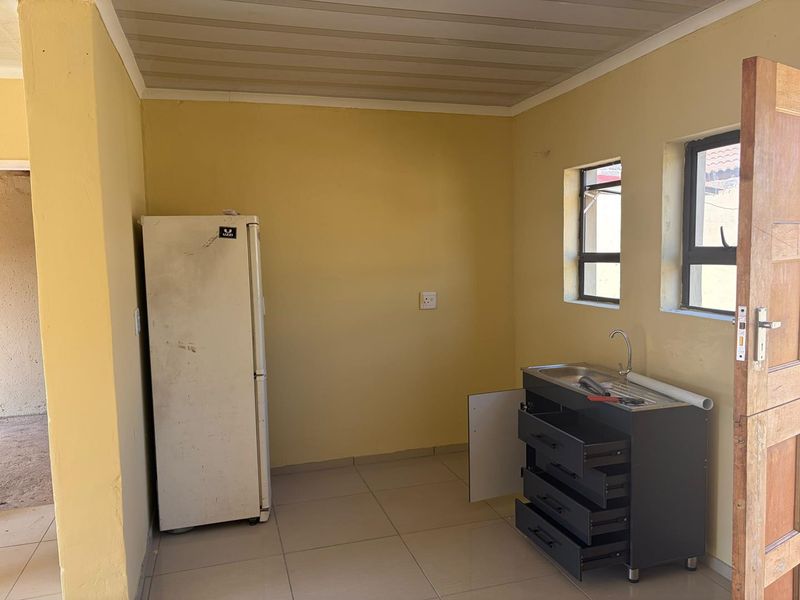 2 Bedroom House for Sale in Rosslyn - Photo 6