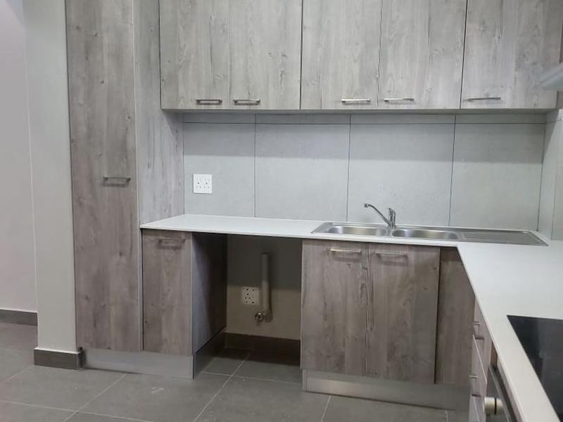 1 bedroom Loft unit in a small Security Estate!! - Photo 1