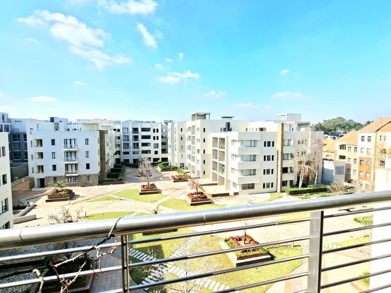 Spacious Bedford Centre Apartment – Prime Position, Exceptional Potential! - Photo 2