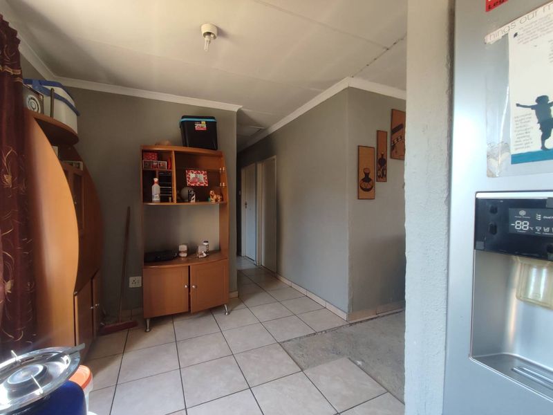 4 Bedroom House for Sale in Cosmo City - Photo 7