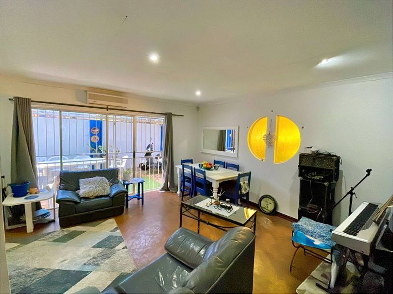 House with Fully Equipped flats for Dual Family Living - Photo 6