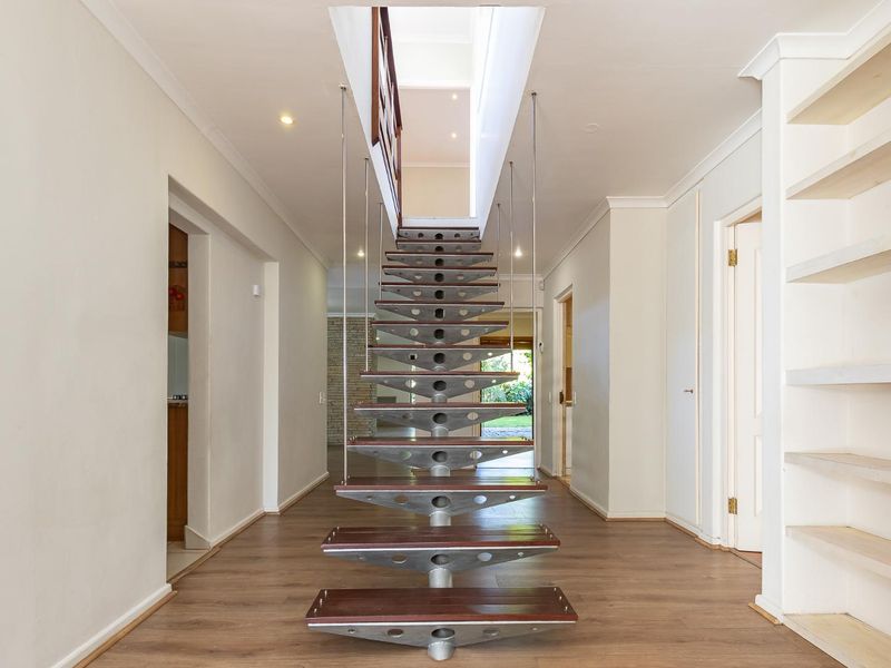 5 Bedroom house with granny flat for sale in Marina Da Gama - Photo 2