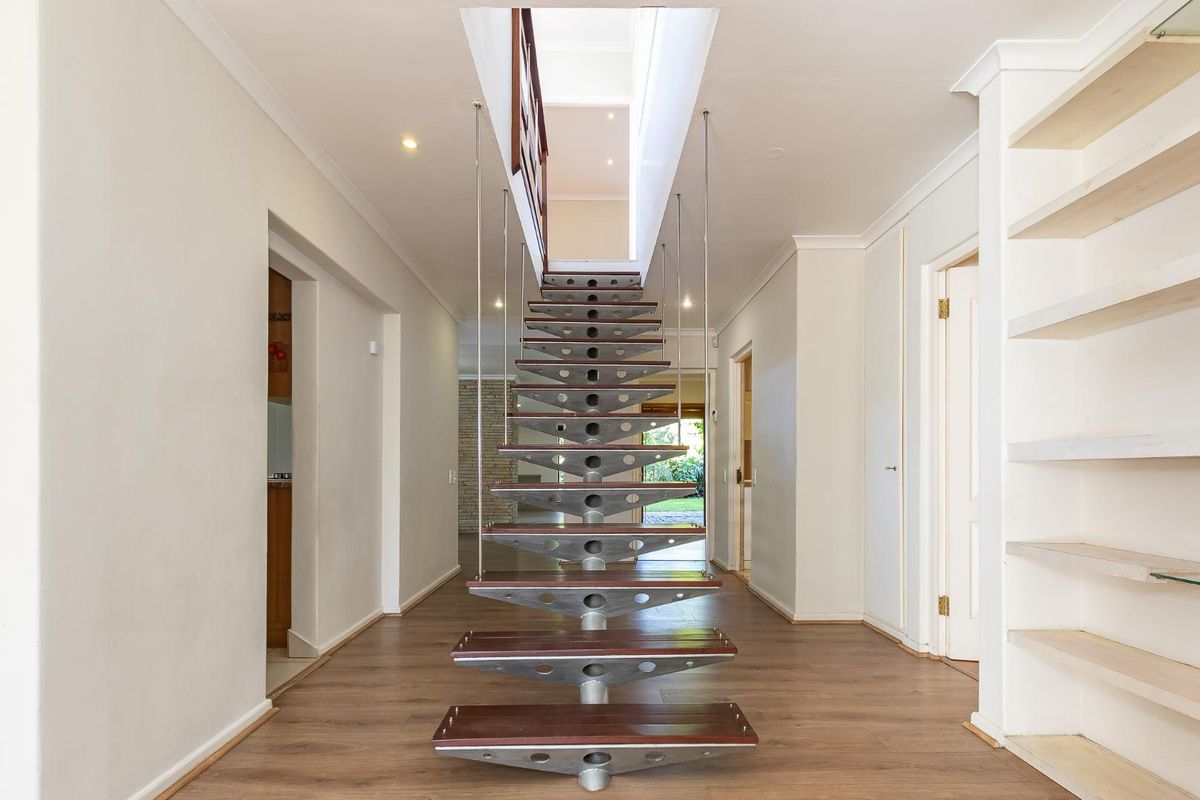 5 Bedroom house with granny flat for sale in Marina Da Gama - Photo 2