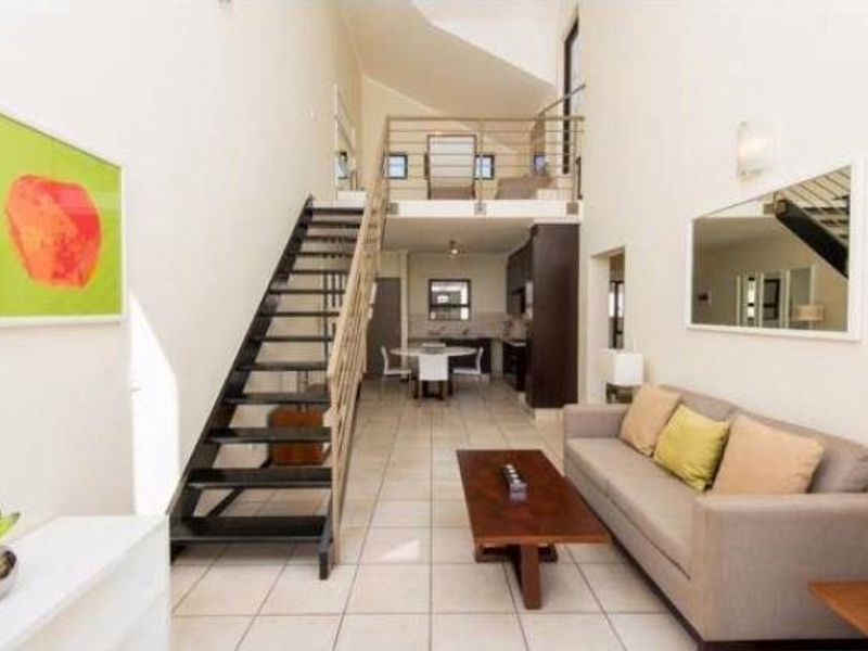 UNFURNISHED LOFT - Photo 2