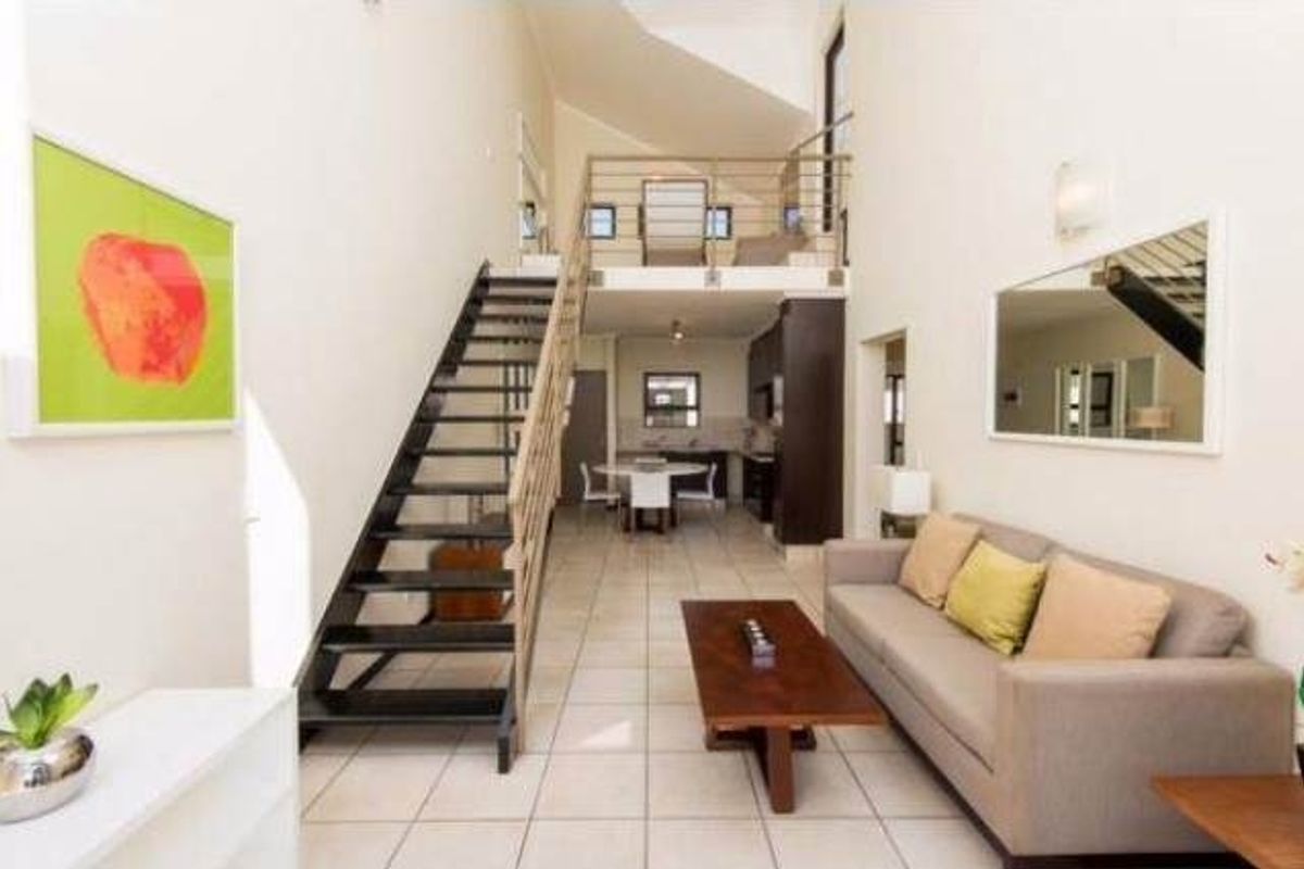 UNFURNISHED LOFT - Photo 2