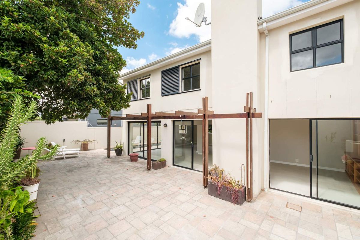 Buy into the Newlands Lifestyle and Walk Everywhere! - Photo 4