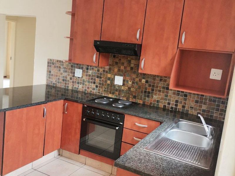 TWO BEDROOM APARTMENT IN VORNA VALLEY,MIDRAND -1 JULY 2026. - Photo 2