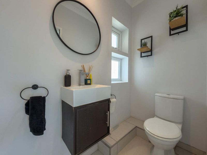 Elegant Double-Storey Home With Pool, Rooftop Deck & Luxury Finishes - Photo 7