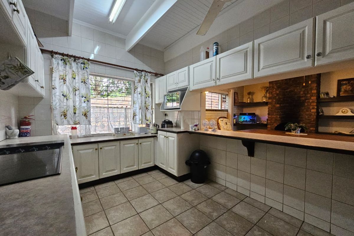 This fully furnished 4-bedroom home offers 3.5 bathrooms, making everyday living easy and comfortable for the whole family. - Photo 2