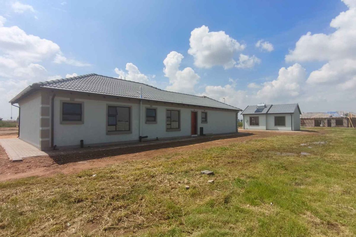 OWN YOUR BRAND NEW FULL TITLE HOME FROM AS LITTLE AS R7 500PM - Photo 2