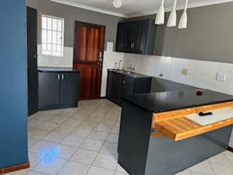 Beautiful home ready for a new family. - Photo 1