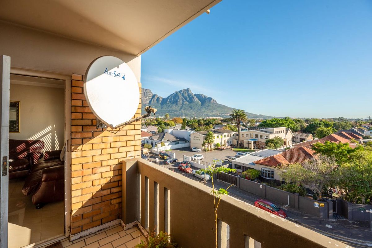 Comfortable 3 bedroom apartment with balcony - Photo 2