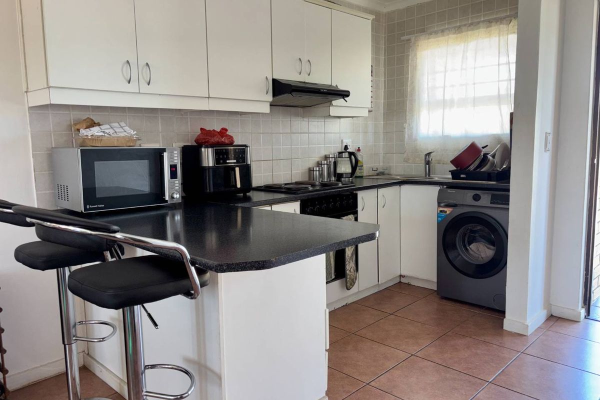 Spacious 2-Bedroom Apartment for Sale in Gordon’s Bay Golf Terraces - Photo 3