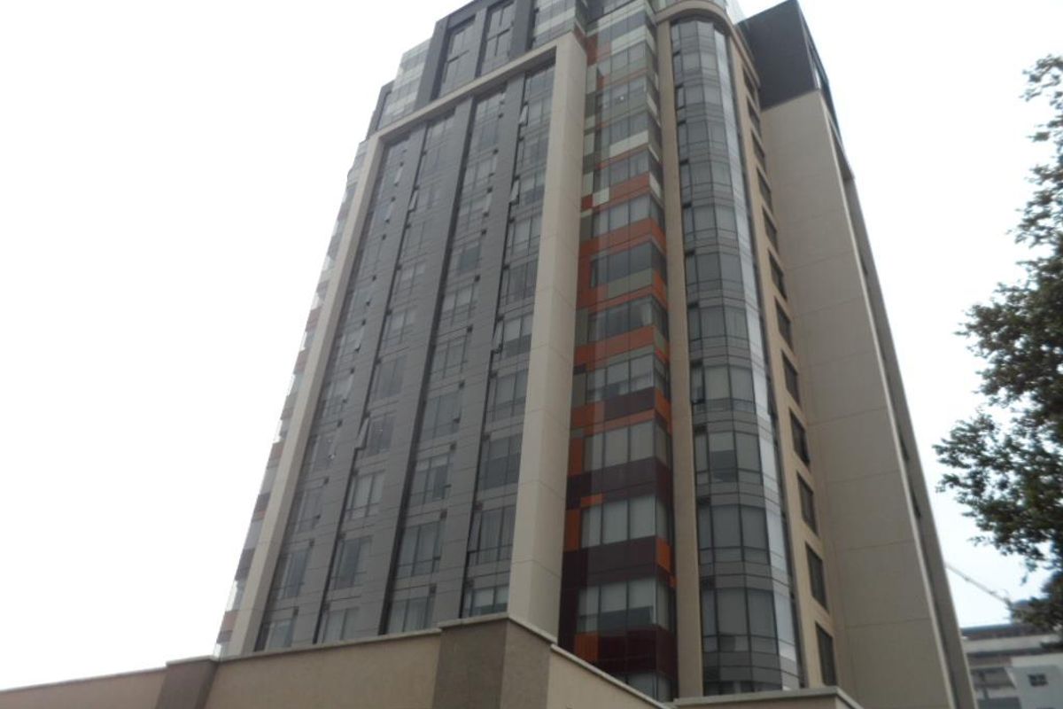 UPMARKET FULLY FURNISHED 2 BED APARTMENT - Photo 2