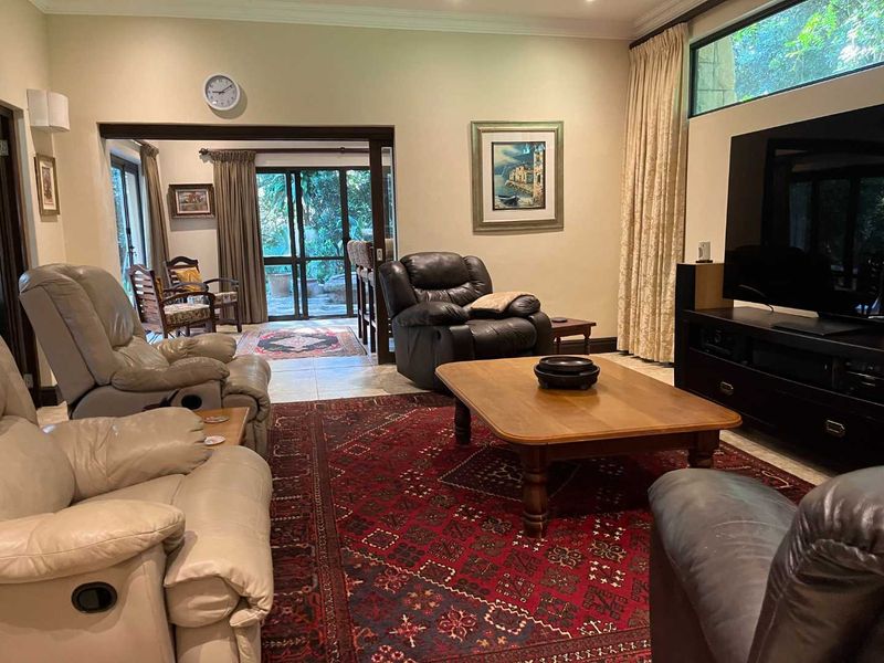 Zimbali offers a  beautiful 4-bedroom freestanding with a perfect blend of luxury and comfort, a thoughtfully designed layout and exceptional features - Photo 8