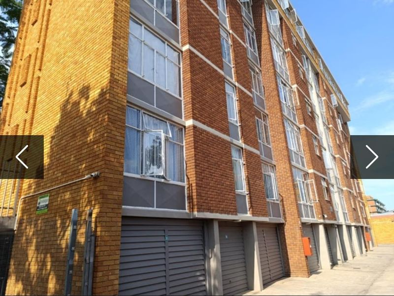 **Charming 2-Bedrooms m Flat in the Heart of Sunnyside** - Photo 2