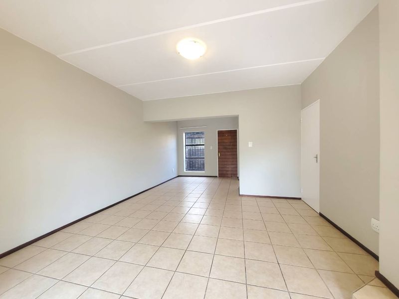 Stunning 2-bedroom duplex townhouse in Sugar Bush Estate, Noordheuwel - Photo 7