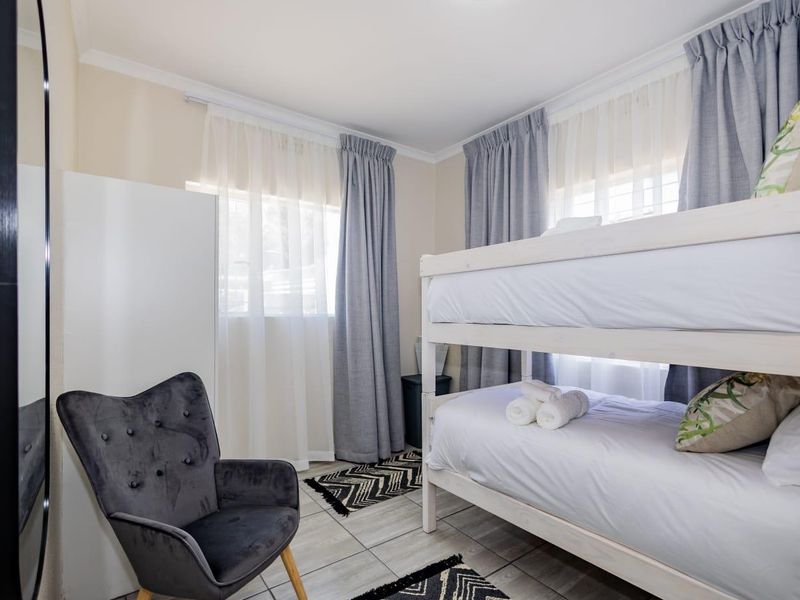 Olive House: Where Comfort Meets Convenience - Photo 10