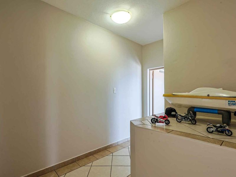 The Perfect Family Home: Space, Views & Dual Living in Faerie Glen - Photo 7