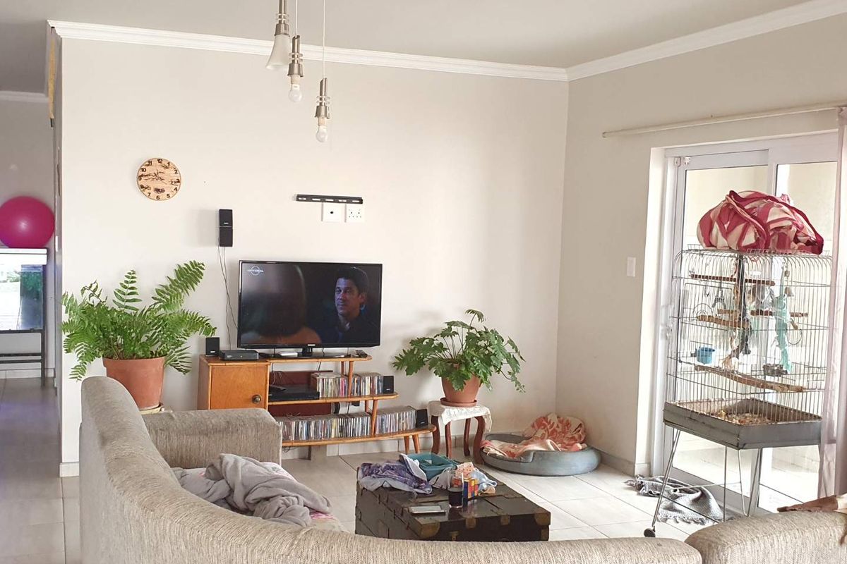 For the small family, or first-time buyers. - Photo 2